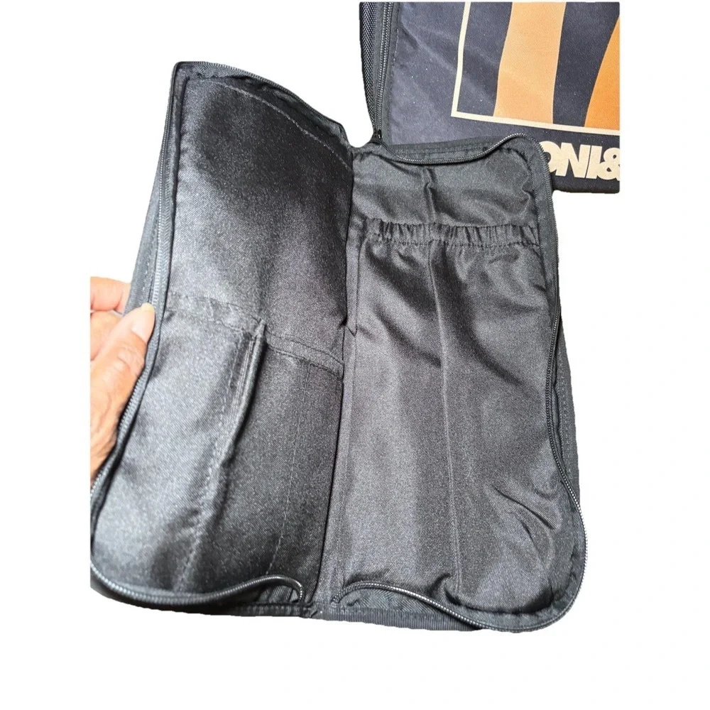 18 inch Toni & Guy Black Hairstyler's Travel Statement Carry On Luggage/Backpack - Picture 7 of 10